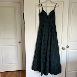 Lulu’s dark green dress